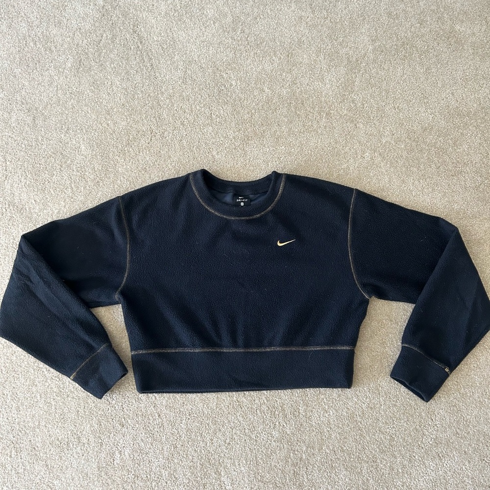 Like new black Nike fleece cropped pullover